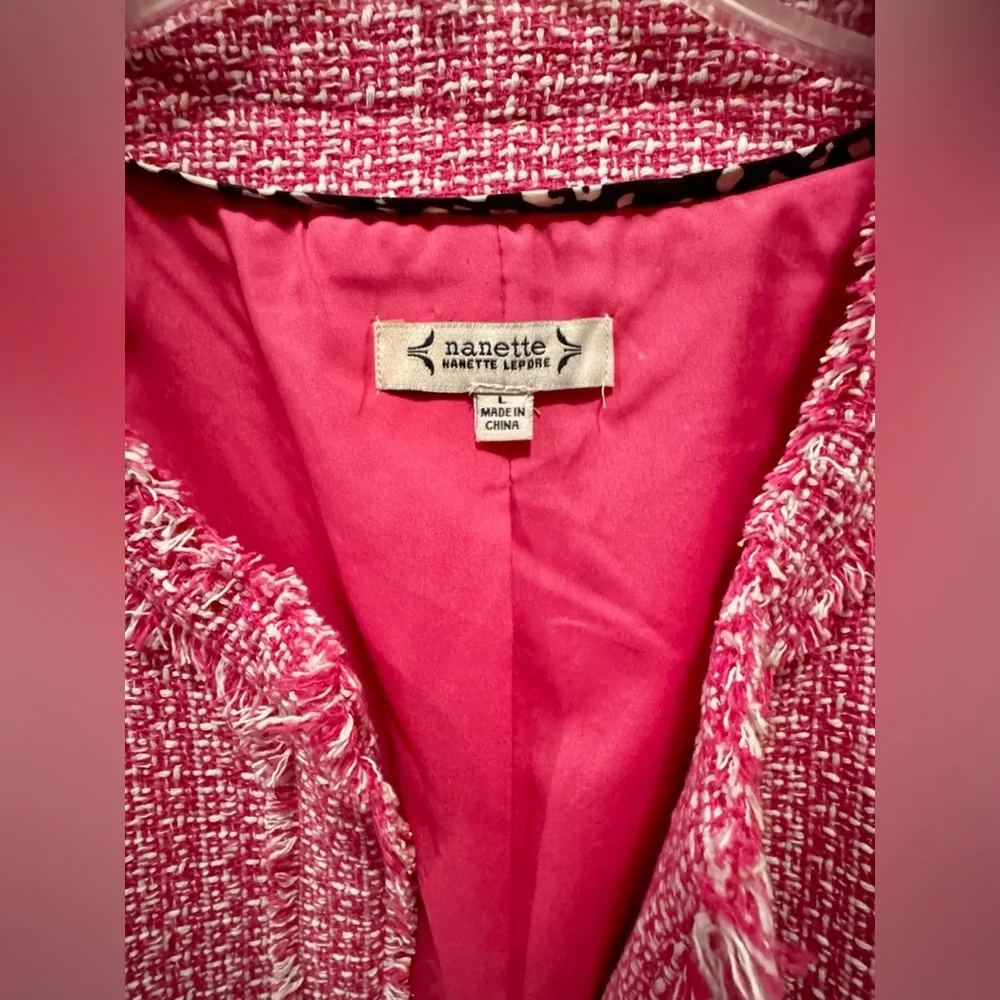 Tweed Bouclé Pink White Jacket Blazer Pearl Buttons Nanette Lepore 🌸💗 - Picture 8 of 10